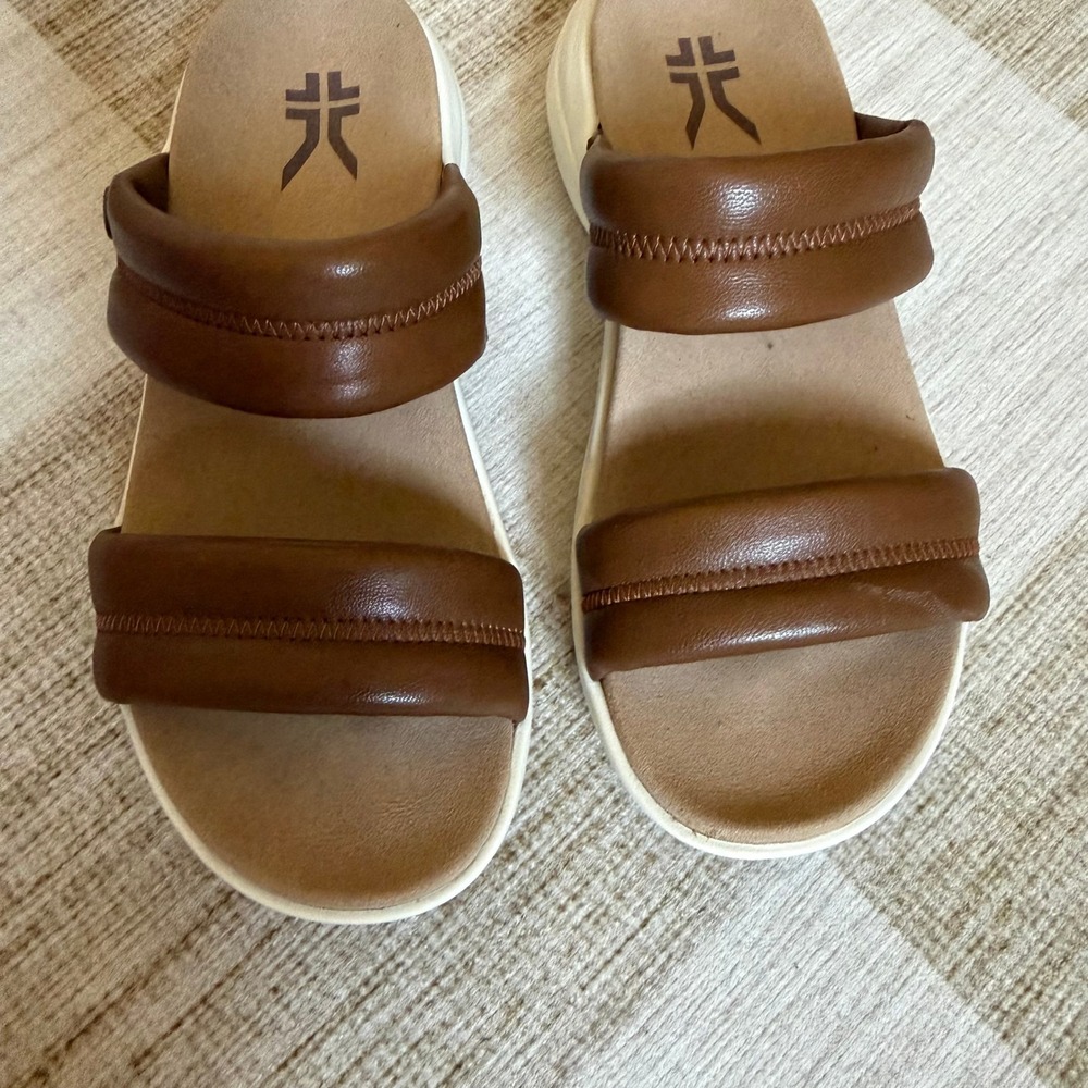 Kura Heel Better Coda Mesa Supportive Sandal in Amber Brown-Pearl White - Picture 3 of 11